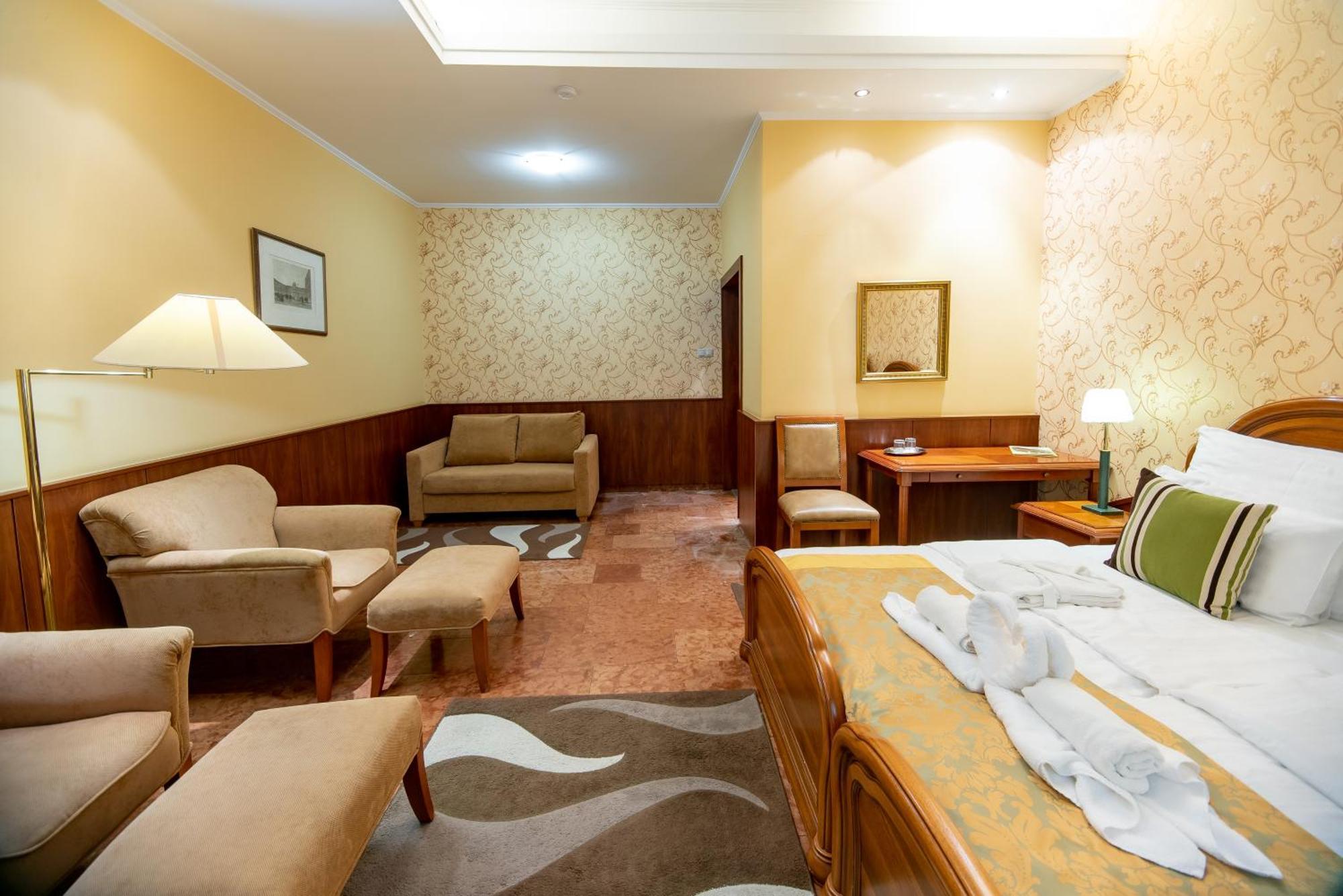 Nyerges Hotel Termal Superior Monor Exteriör bild